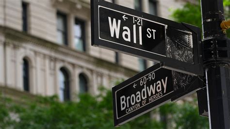 Wall Street rally helped boost gains for 401(k) plan savers in the .